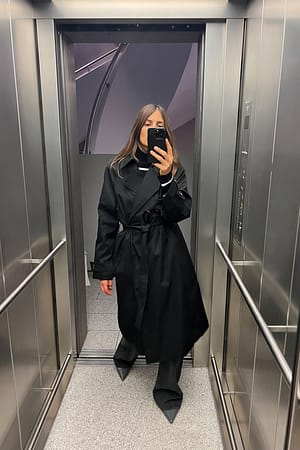 Black Classic Trenchcoat