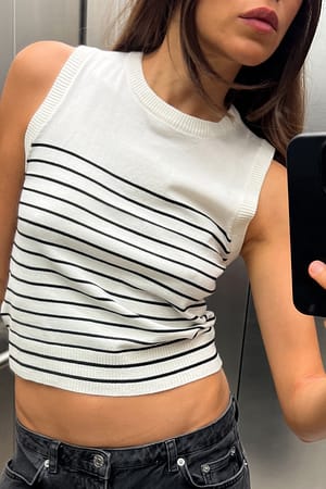 White/Black stripe Sleeveless Knitted Striped Top