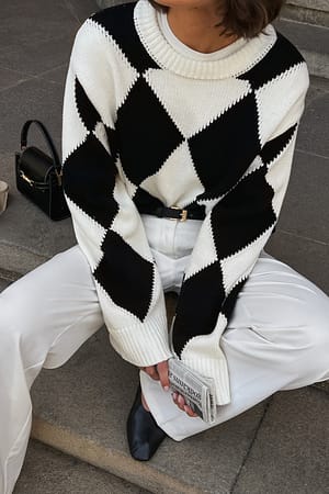 Black/White Oversized Checkered Knitted Sweater