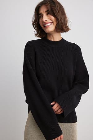 Black Round Neck Knitted Sweater