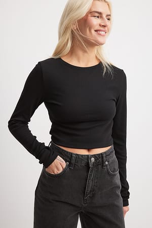 Black Round Neck Ribbed Long Sleeve Crop Top