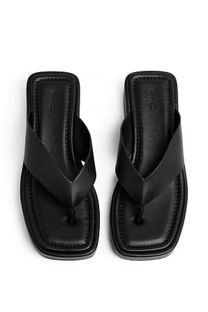 Black Toe Strap Flatform Slippers
