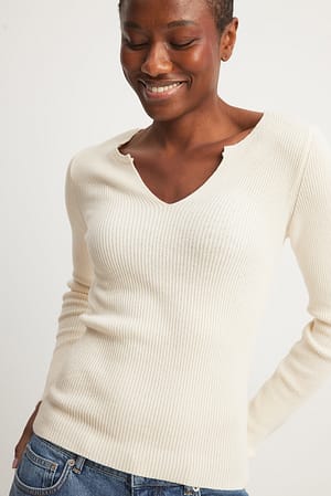 Offwhite V-detail Light Rib Knitted Sweater